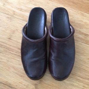 EUC FRYE clogs 8.5 M Clara Campus Clog